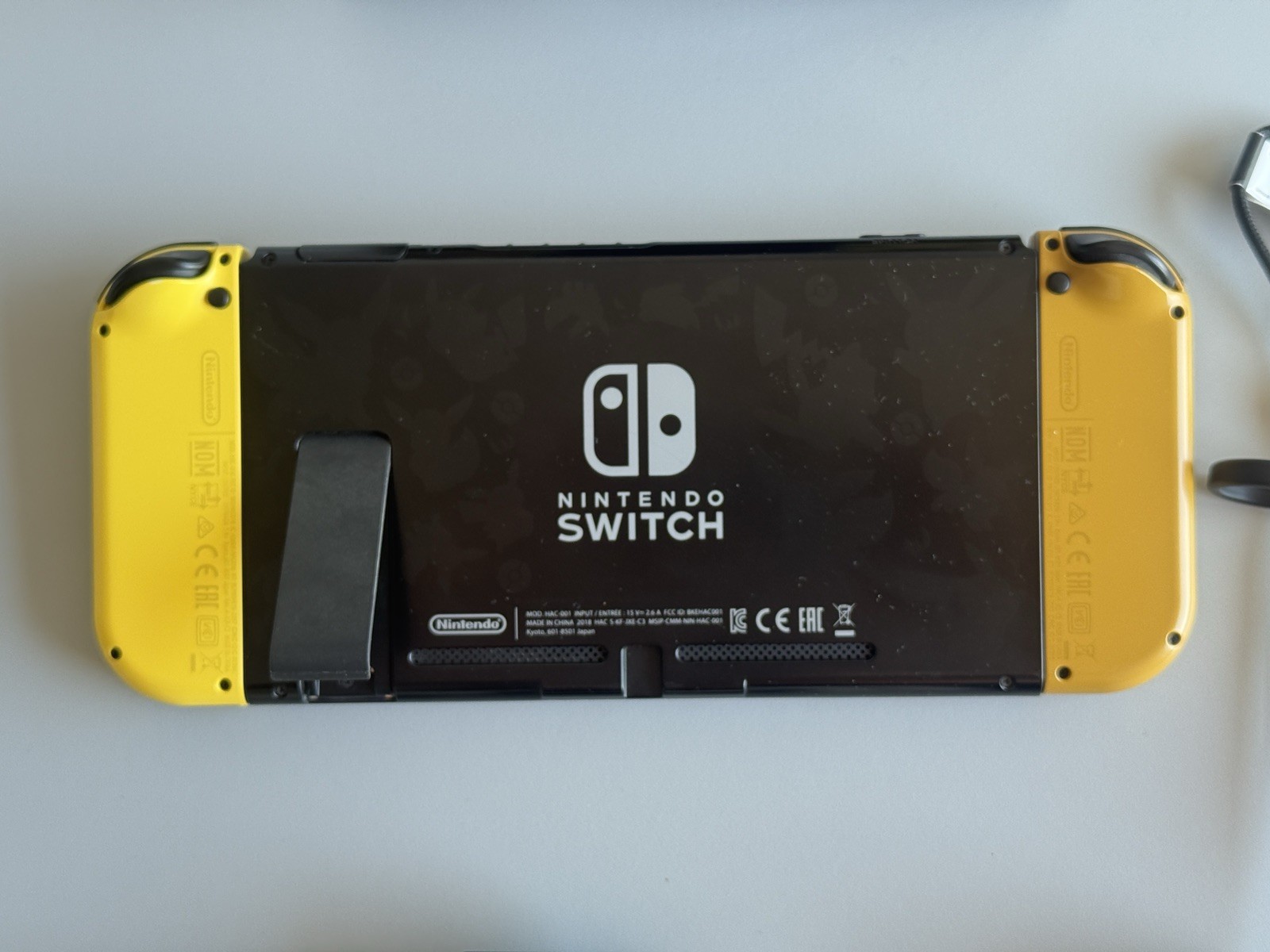 Console Nintendo Switch Pokemon Let's Go Pikachu Limited Edition