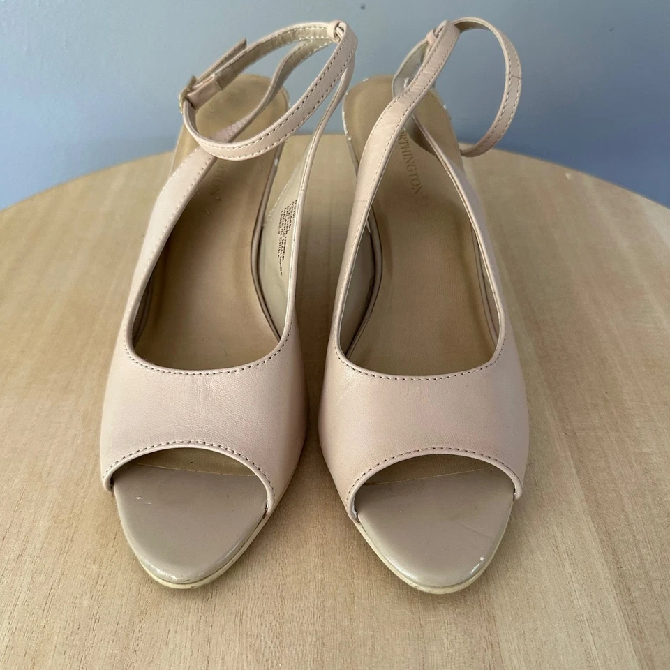 Sandalias Worthington para mujer de cuero beige con correa en el tobillo y tacón de cuña talla 6,5 Foto 2 de 4