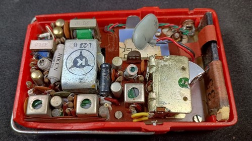 Reduced: Rare Vintage Eureka 6 Transistor Radio 1958 Model KR-6TS35 (Parts Only) - Picture 10 of 13