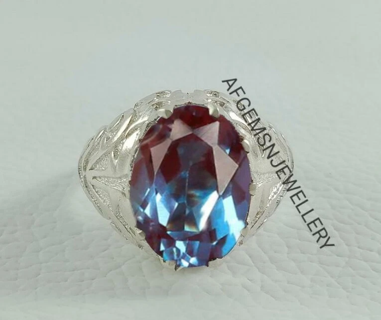Anillo de compromiso solitario de plata piedra de nacimiento Jun corte ovalado de alejandrita para hombre Foto 2 de 3