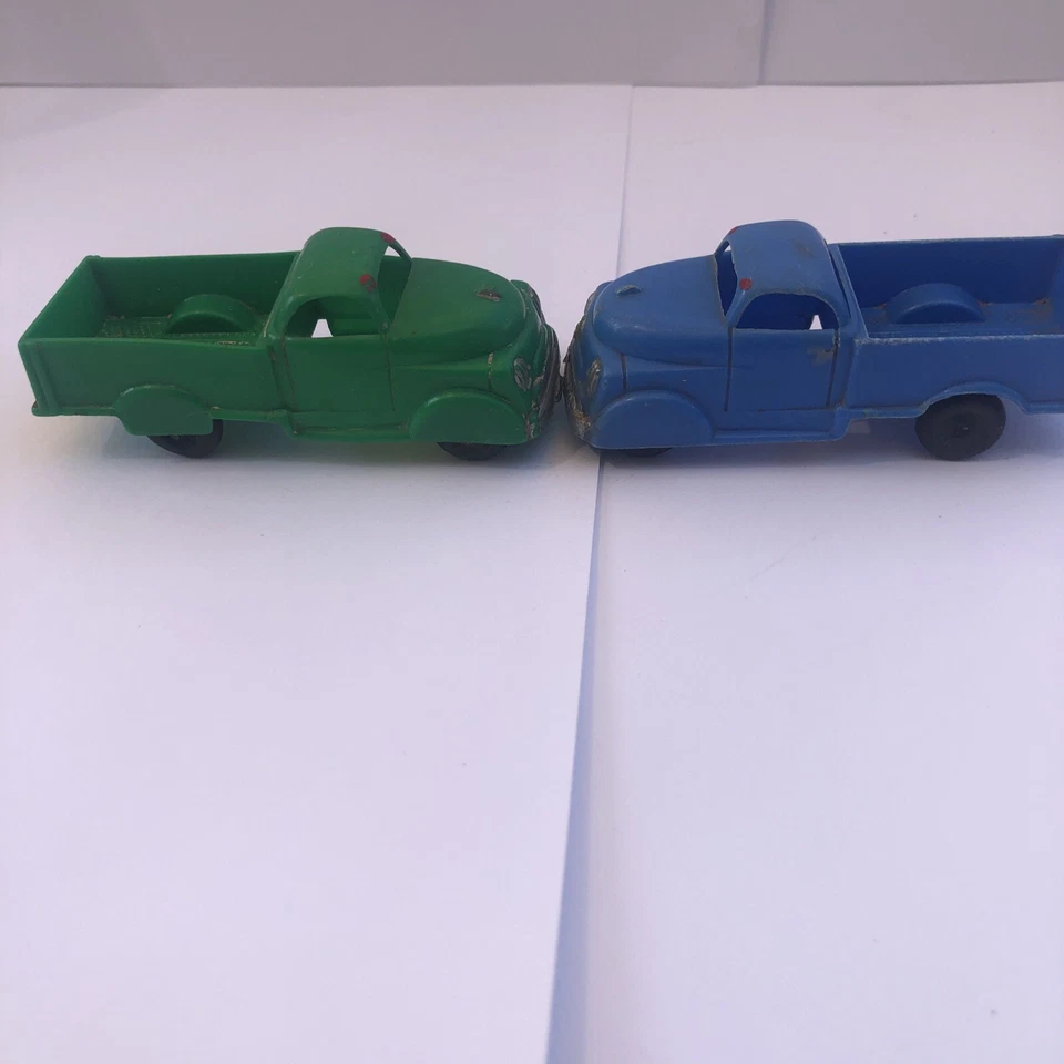 Vehículos de plástico duro MANOIL de 1950: juego de 2 mini camionetas Chevy P-9 de colección Foto 4 de 4