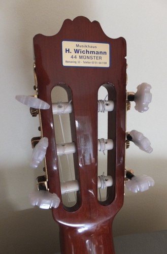 Vintage Yamaha Classical Guitar G 250S (1977-81) with Hardshell Protective Case - Picture 7 of 24
