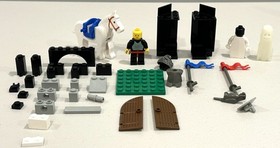 LEGO Castle Black Monarch's Ghost 6034 99% complete w/ Figures and Instruction