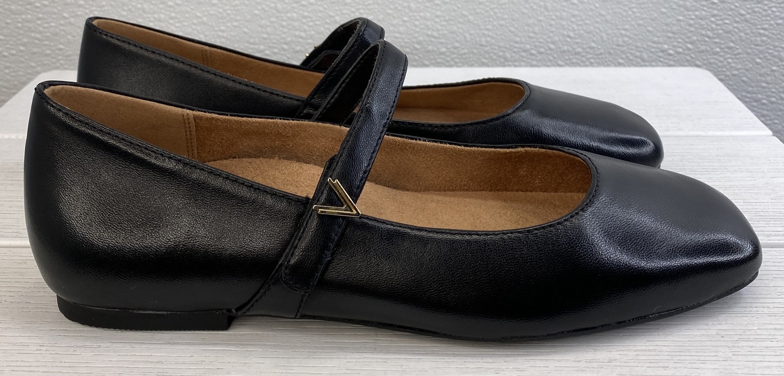 Vionic Alameda Mary Janes Women's Size 7M Black Leather Square Casual Toe Flats