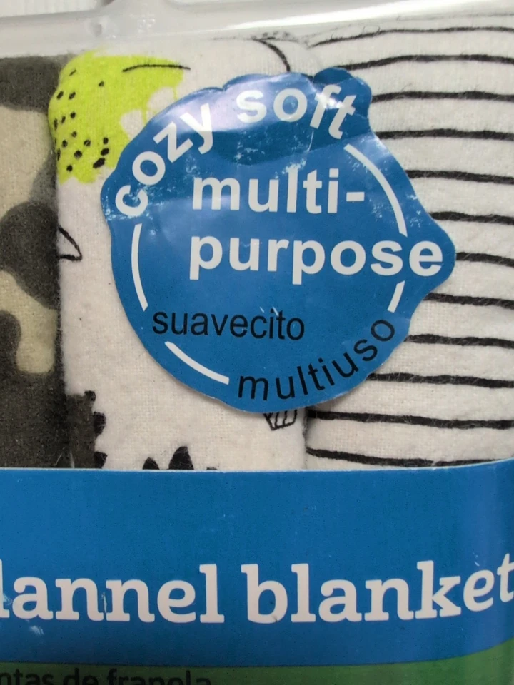 Paquete de 4 mantas de franela Gerber Baby Boys camuflaje/dinosaurios/rayas  Foto 4 de 4