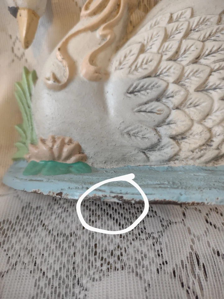 Tope de puerta de hierro fundido vintage cisne blanco con cinta rosa y flores de loto Foto 4 de 4