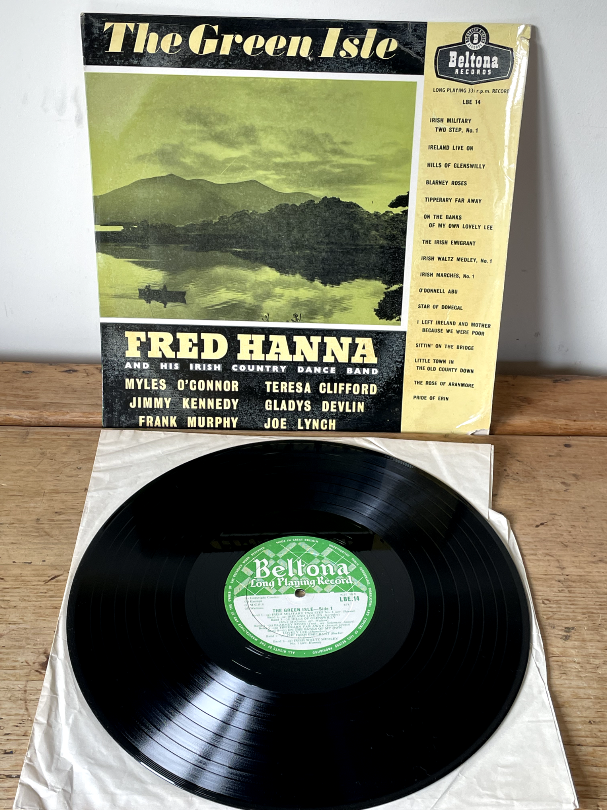 VINTAGE VINYL RECORDS LP FRED HANNA & IRISH COUNTRY DANCE BAND THE GREEN ISLE-image