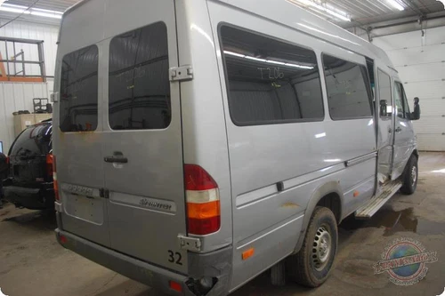 Used Right Door Mirror fits: 2004 Dodge Sprinter 2500 Power trailer tow type Rig