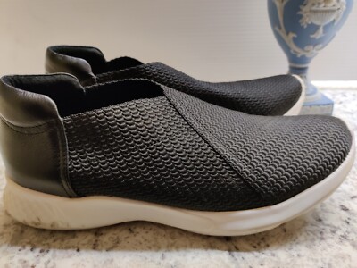 Women's 7.5 Black Vaneli Sport Shoes, Super Comfort, Great Looking, Exc Cond. 