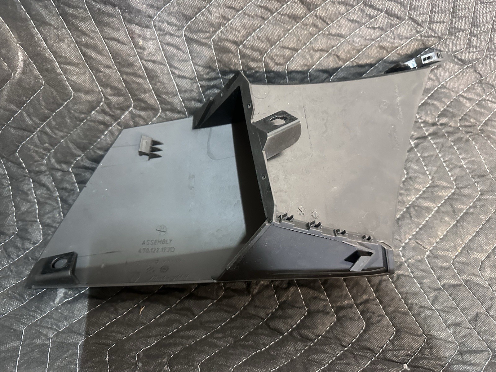 Lamborghini Aventador Left Air Intake Conveyor ( 470122193D )