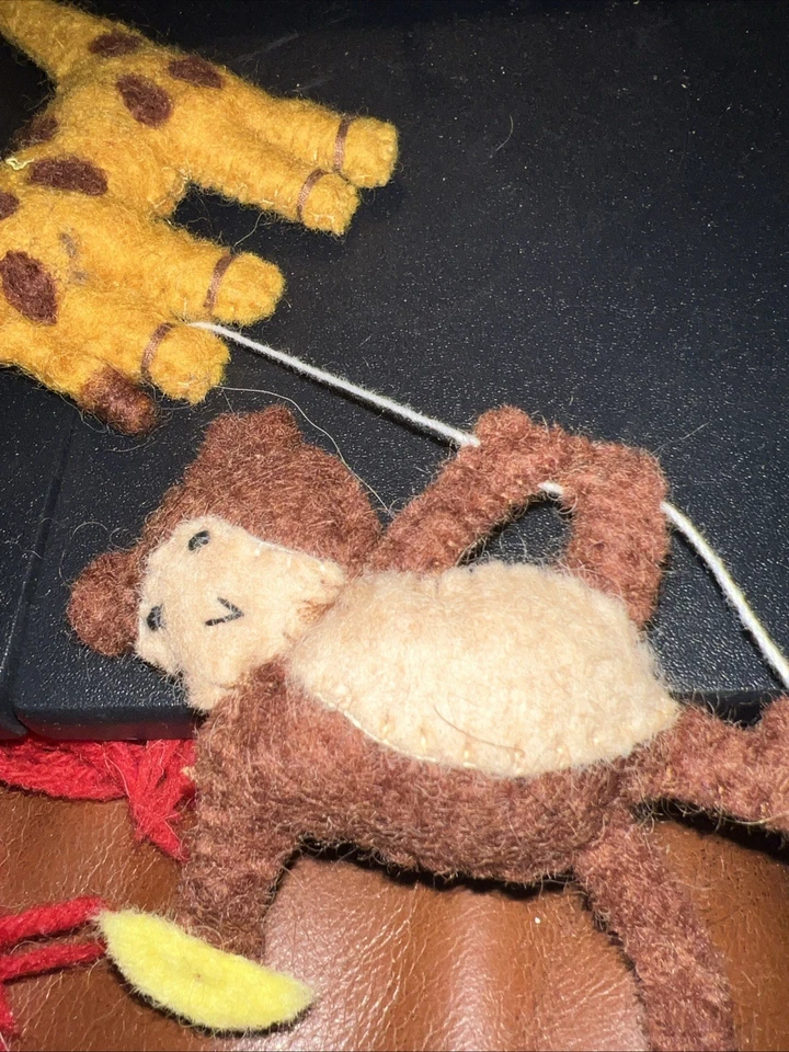 Ganchos de fieltro hechos a mano para guardería de Etsy 22 pulgadas de largo Foto 3 de 4