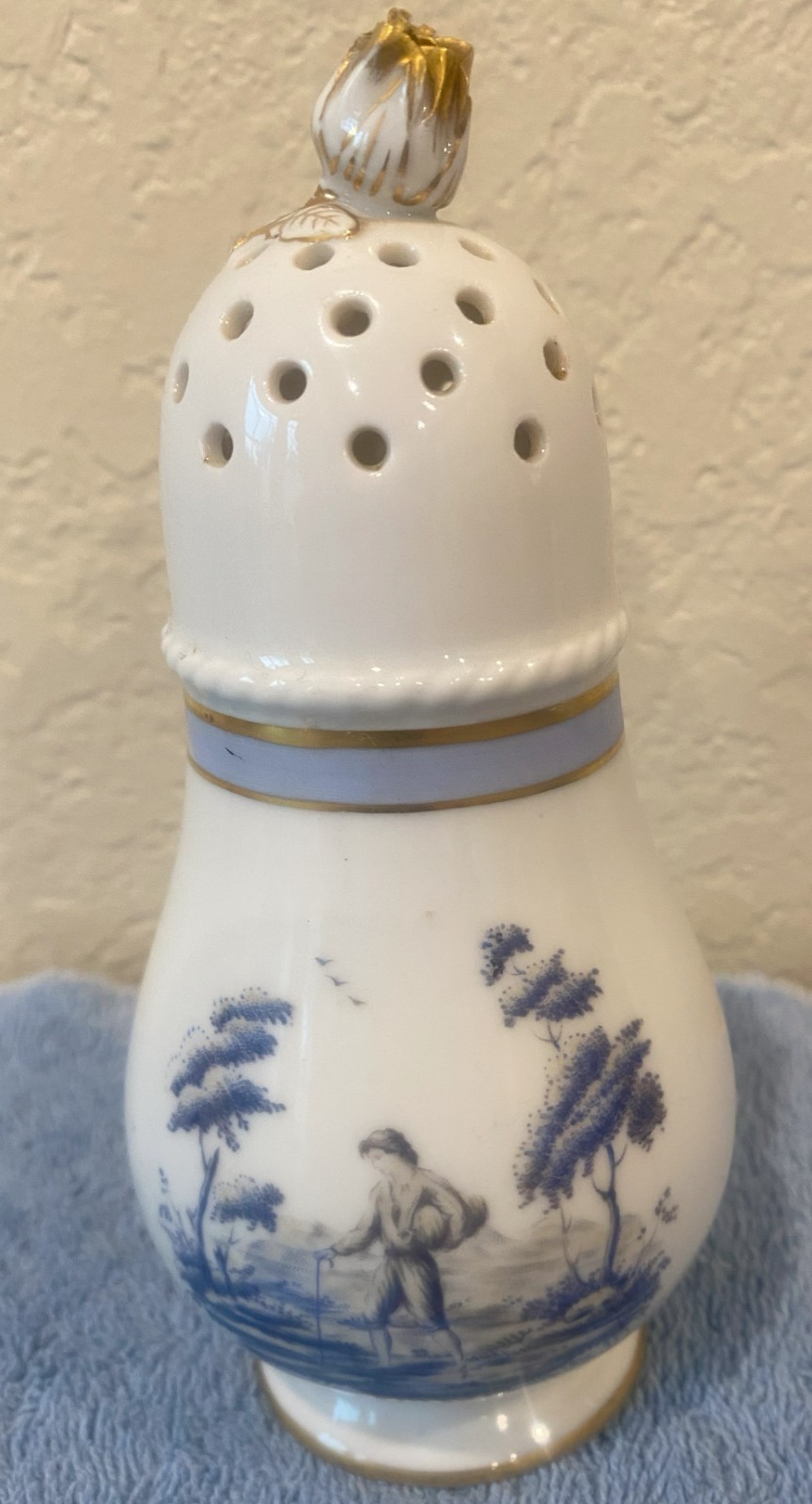 Richard Ginori Porcelain Sugar Shaker Muffineer – Blue Pastoral Scene, Gold Gilt