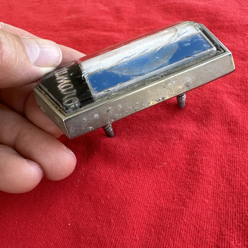 Chevrolet Camaro 1974 parrilla adorno emblema 341055 algunos daños en plástico Foto 2 de 4