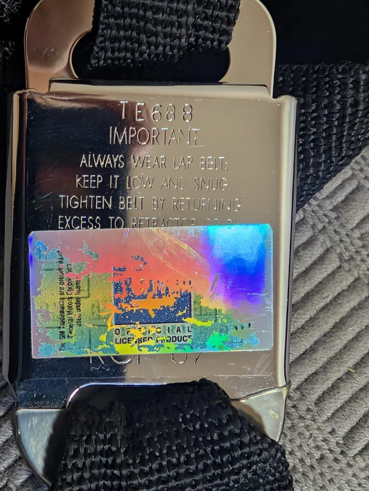 CINTURÓN DE SEGURIDAD CON LOGO CORVETTE CINTURÓN CON HEBILLA DE ACERO - AMPLIABLE HASTA 36 PULGADAS - LIGERAMENTE USADO Foto 3 de 4