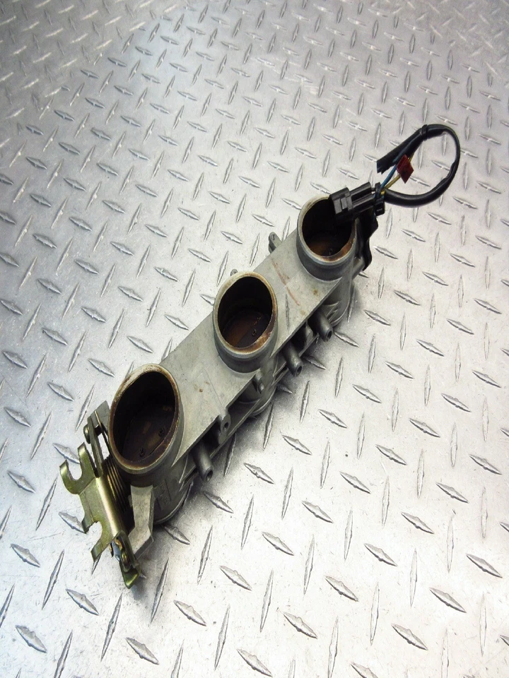 2002 02-06 Triumph Daytona 955i OEM Throttle Body Intake Bodies Assembly Foto 2 de 4