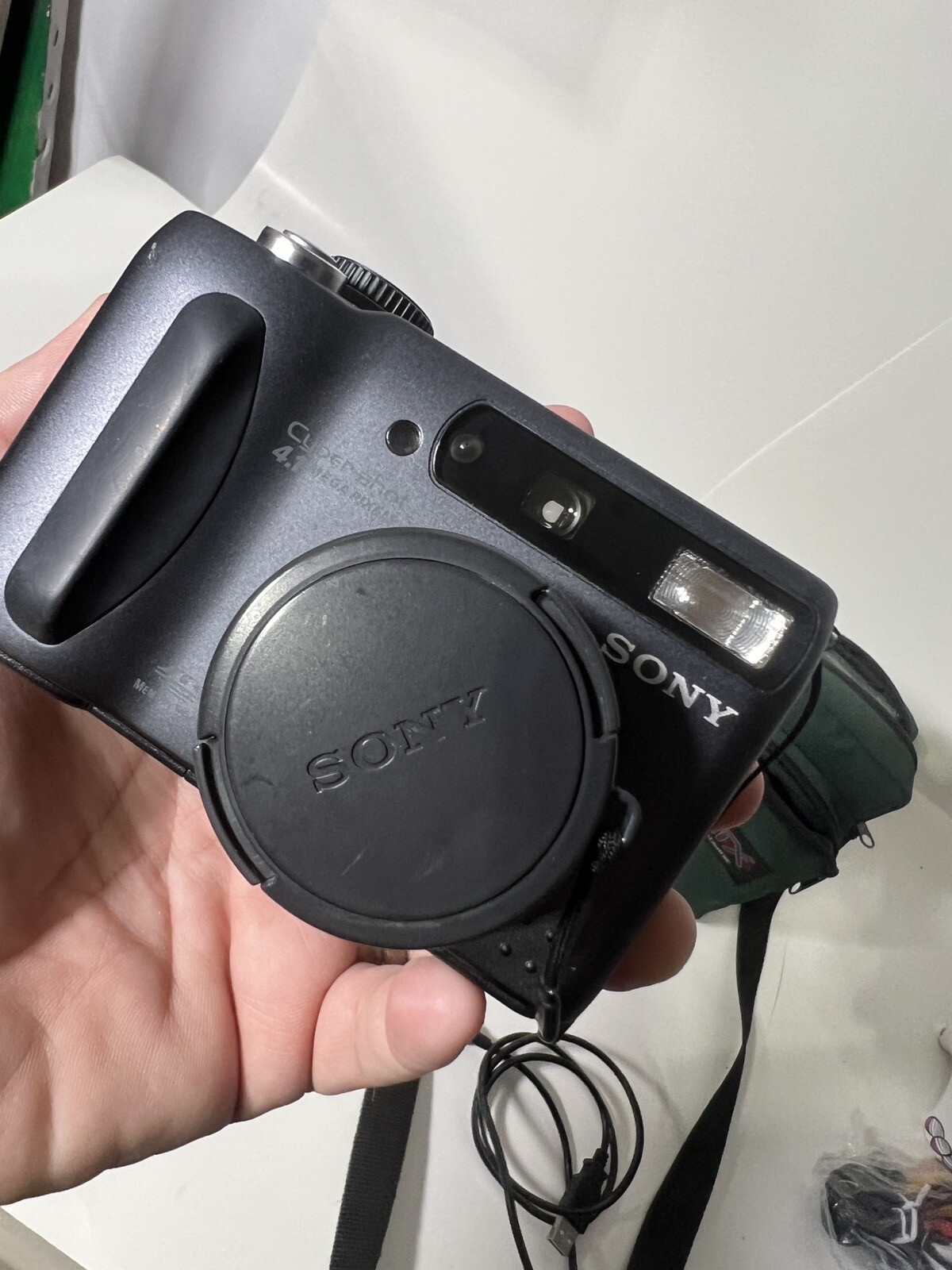 Sony Cybershot DSCS85 Digital Camera + Battery, case; TESTED PLS READ