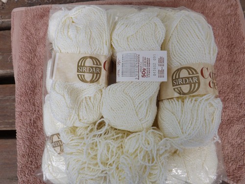 650gms Sirdar Cotton Crepe DK 60% Cotton 40% Acrylic Vintage Yarn Lemon/White - Picture 5 of 5