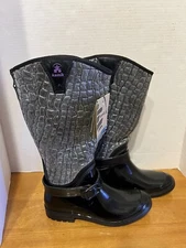 Woman’s size 8 Kamik Tasha waterproof rubber boots Insulated Shaft Back Zipper