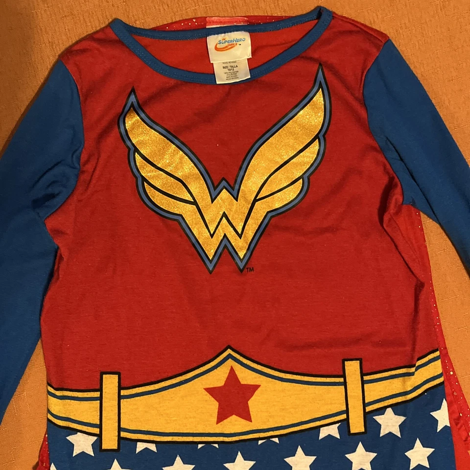 Pijama Super Hero Niñas Mujer Maravilla con Capa Niñas Talla 10/12 Foto 2 de 4