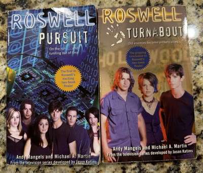 Roswell 2000s TV Show Two (2) Book Finale, Pursuit & Turnabout Books, RARE, HTF