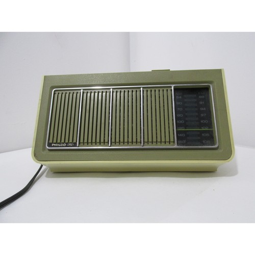 Philco Ford Model R0147 AM FM Radio bekannt als The Wedge
