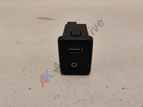 Vauxhall Astra K Mk7 2015-2021 Aux USB Input Socket Port 13599456