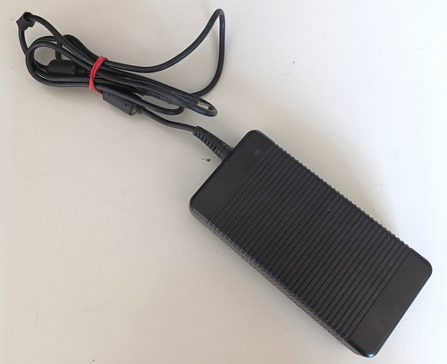 HP 609946-001 230W Netzteil - Top Zustand, wie neu
