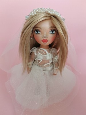 OOAK Handmade Bridal Art Puppe 24 cm, Sammlerpuppe wiederverwendet Designer Stoff