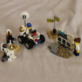 Used LEGO City #60077 Space Starter Set 107 Pcs Open & Complete Retired