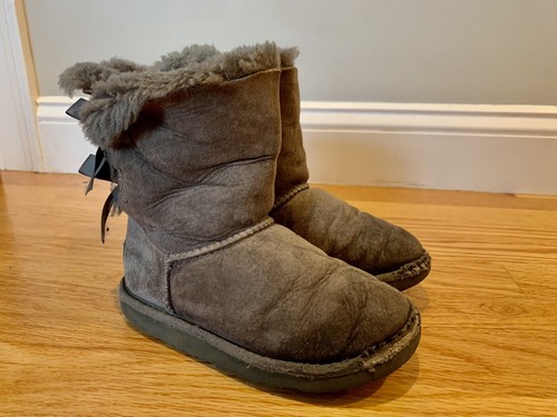 bailey bow uggs size 12