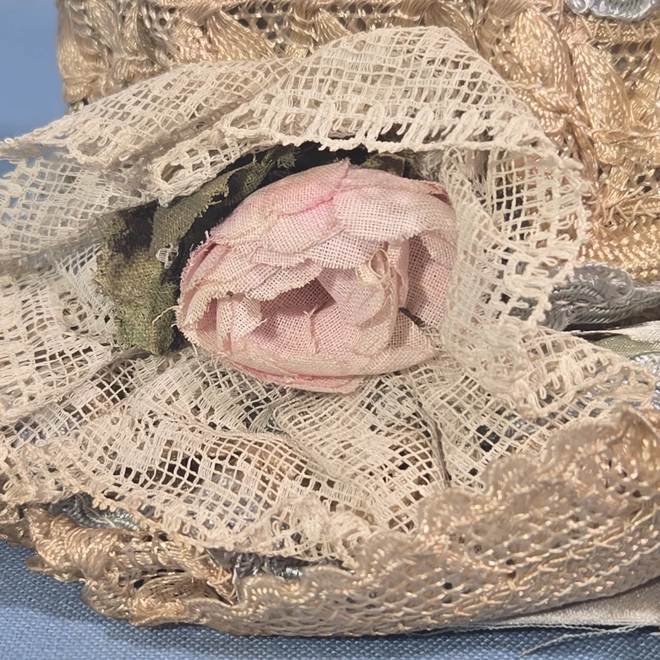 Antiguo sombrero victoriano de encaje cremoso para muñeca francesa alemana cinta rosas Foto 3 de 4