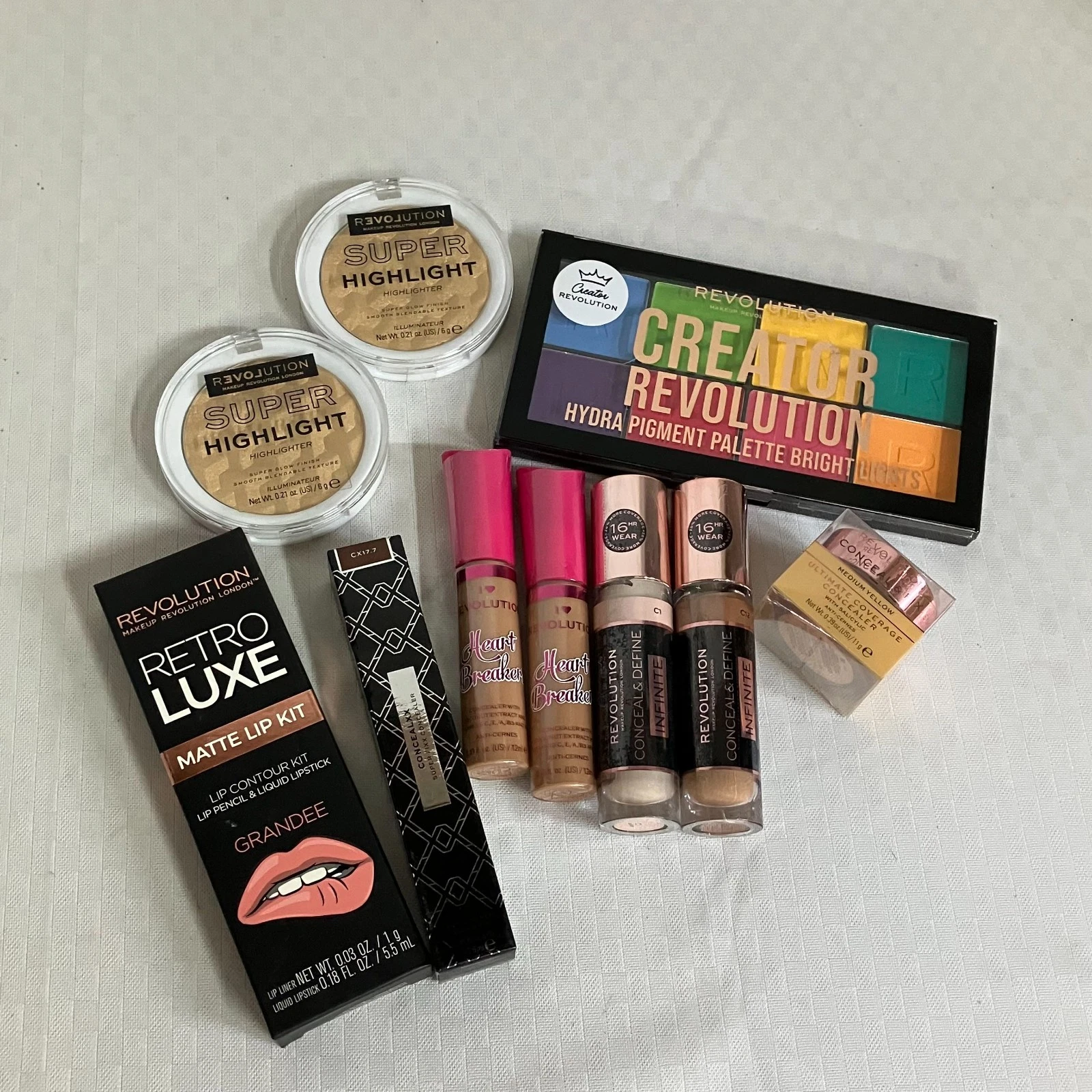Revolution Lip, Concealer, Highlighter & Eyeshadow Set - 10 Piece New
Opens in a new window or tab