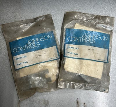 NEW old stock Johnson Controls T-5210-129 Sheet Metal Mounting Bracket