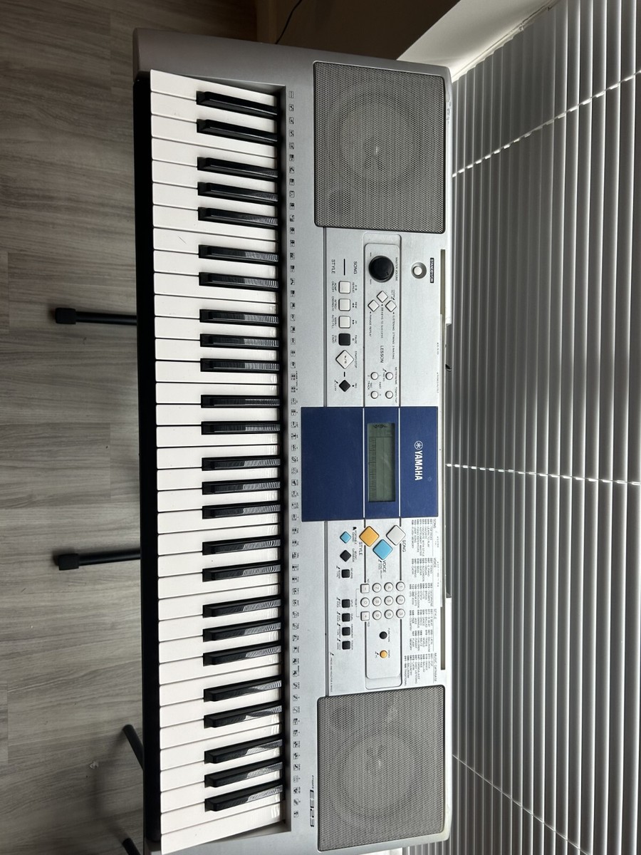 ヤマハＰSRＥ323 Yamaha PSR-E323 Keyboard, Silver, 61 Keys WITH ADAPTER AND