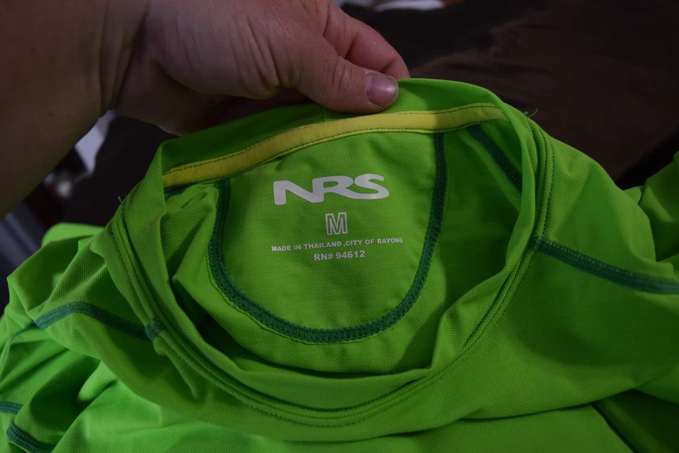 Camisa NRS Hombre Manga Mediana Verde Surf Performance Ligera H2 Core Seda Foto 4 de 4