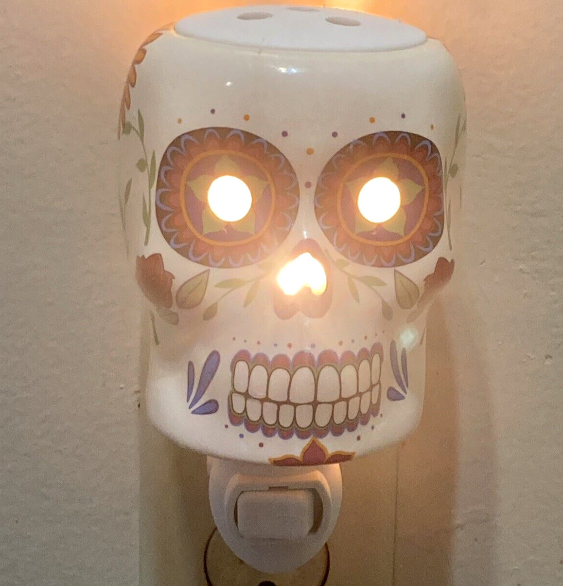 ScentSationals Day Of The Dead Skull Mini Plug In Wall Outlet Wax