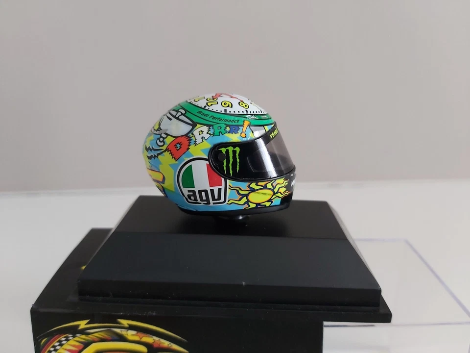 Casque Minichamps 1/8 - V. Rossi - 2010 Misano MotoGp - 398100056 - Photo 3/4