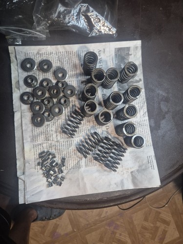 Ford 5.4 16 Valve Spring And Keeper Set OEM From A Crown Vic