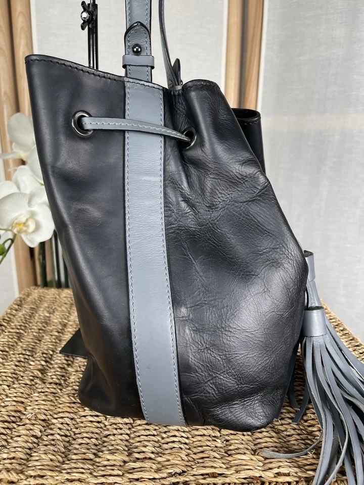 Clarks black leather vintage handbag hobo bucket bag WELL Used - Image 4 of 4