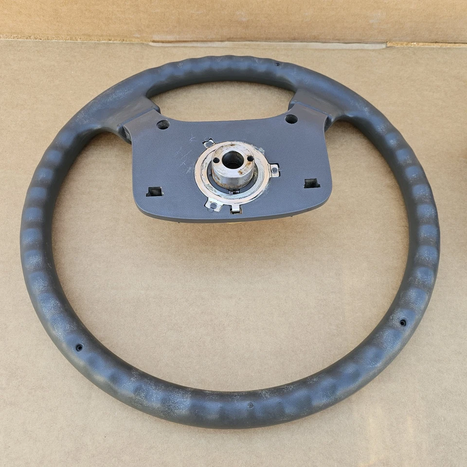 2001 Isuzu NPR NQR W4500 4.8L OEM Factory Gray Steering Wheel w Horn Cover - Image 4 of 4