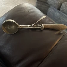 VTG GILCHRIST'S # 31 Wood Handle Brass Mechanical Ice Cream Scoop 11" GUC 