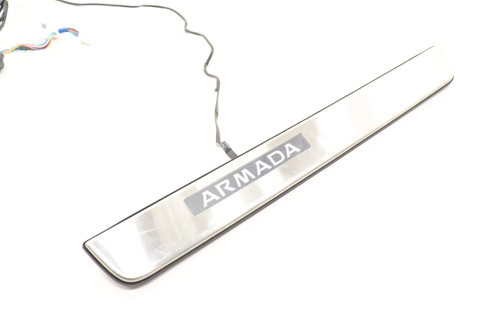 Nissan Armada 2017-2024 placa de umbral de puerta delantera derecha iluminada OEM T99G65ZW30 Foto 2 de 4