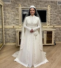 Elegant Muslim Wedding Dresses High Neck Long Sleeves Satin Applique Bridal Gown