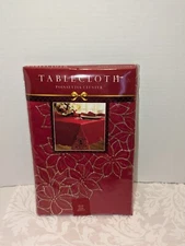Poinsettia Cluster Tablecloth Bed Bath & Beyond Red/Gold 70 In Round