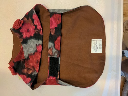 NWT Distinctive Doggie Duds Size 15" Floral Dog Coat Lightweight Red Black Gray - Picture 9 of 10