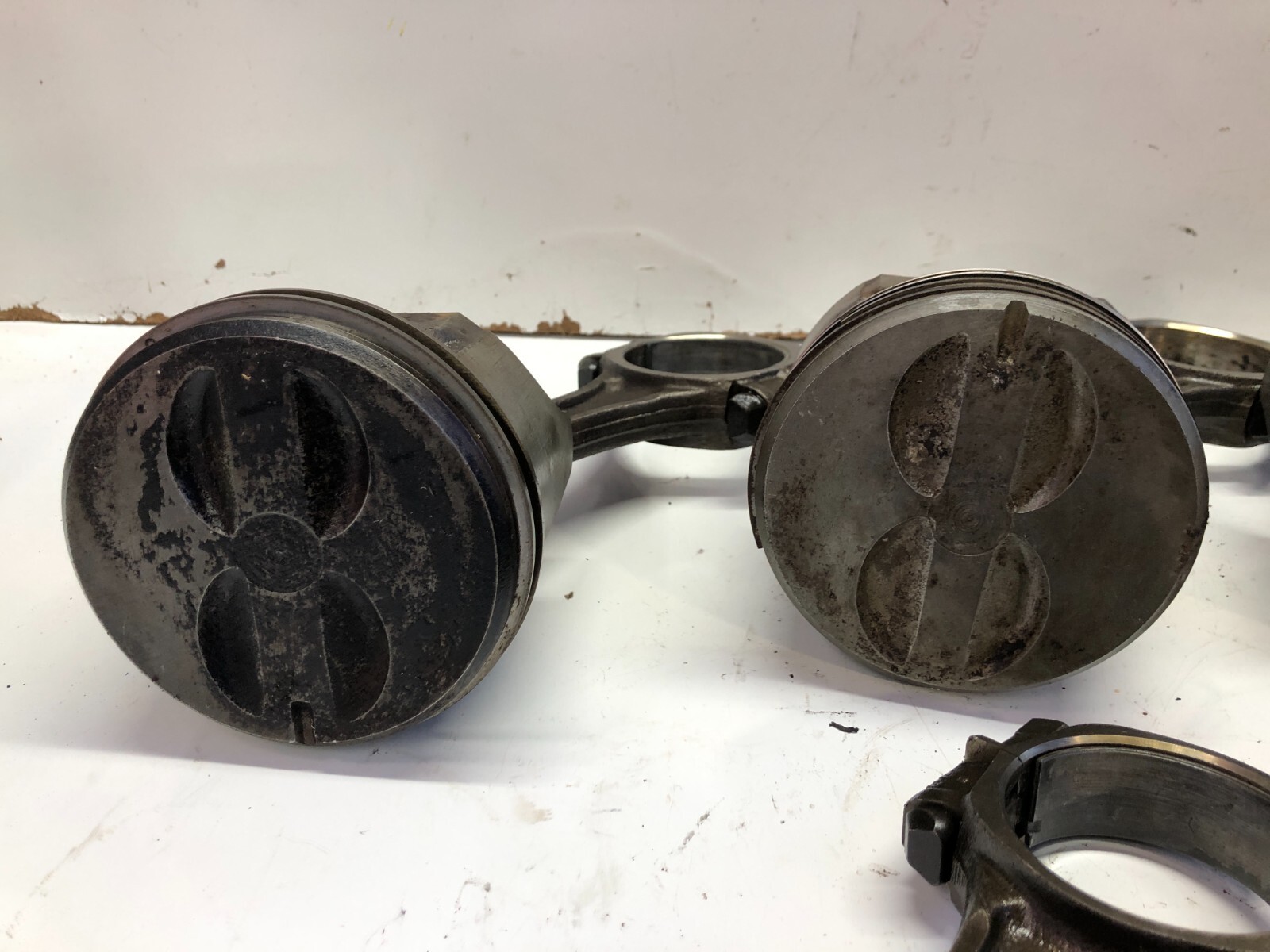 19861991 Chevrolet Corvette C4 5.7L Set of 8 Pistons W/ Connecting