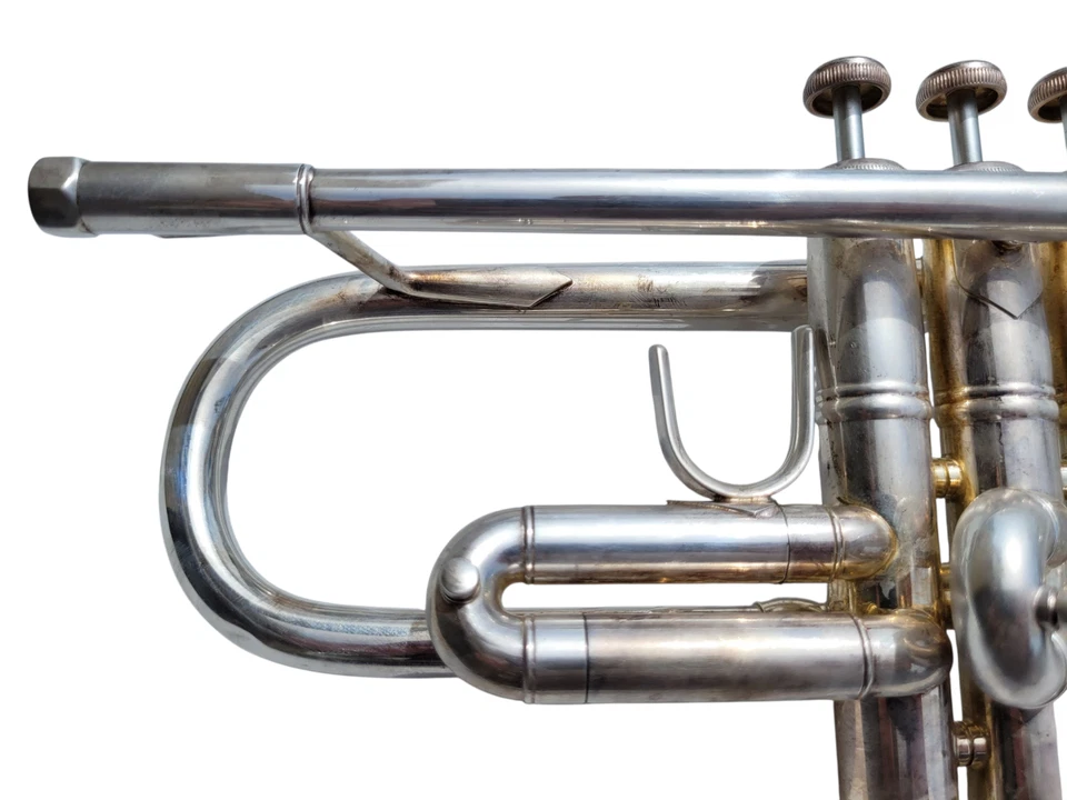 Trompeta de Plata Bach Omega con Boquilla Válvula Aceite y Estuche Rígido Original Foto 3 de 4