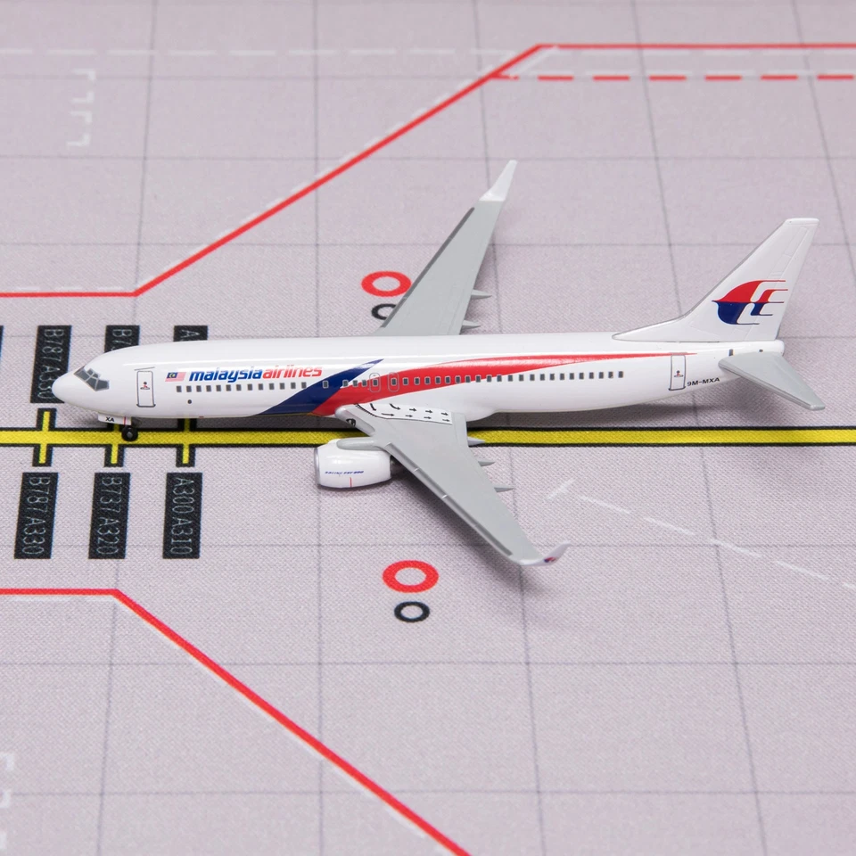 1/400 Dragon 56320 Malaysia Airlines Boeing 737-800 Airplane Finished Model - Image 4 of 4
