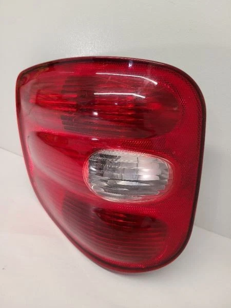 Luz trasera derecha pasajero derecho Ford F150 1997-1999 Flareside Foto 2 de 4
