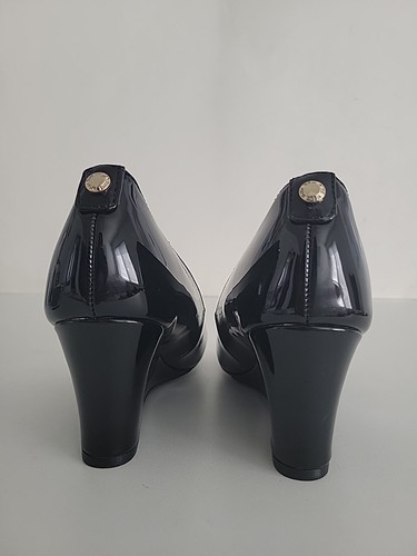 Nine West Cape Size 6.5M Wedge Pump Black Man Made Upper New - Picture 10 of 19